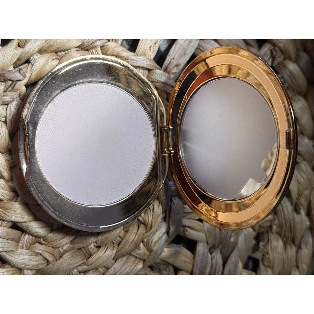 MCoBeauty Miracle Flawless Pressed Powder Translucent- New/1 light